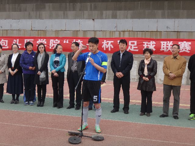 運動員代表辛凱峰宣誓